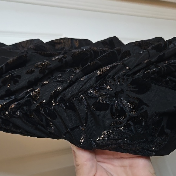 Elegant Black Floral Dress - Picture 3 of 4